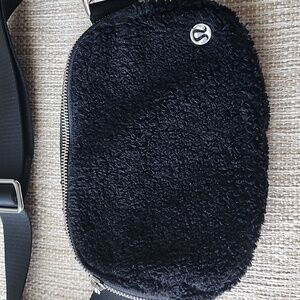 Lululemon Everywhere Belt Bag Black Fleece